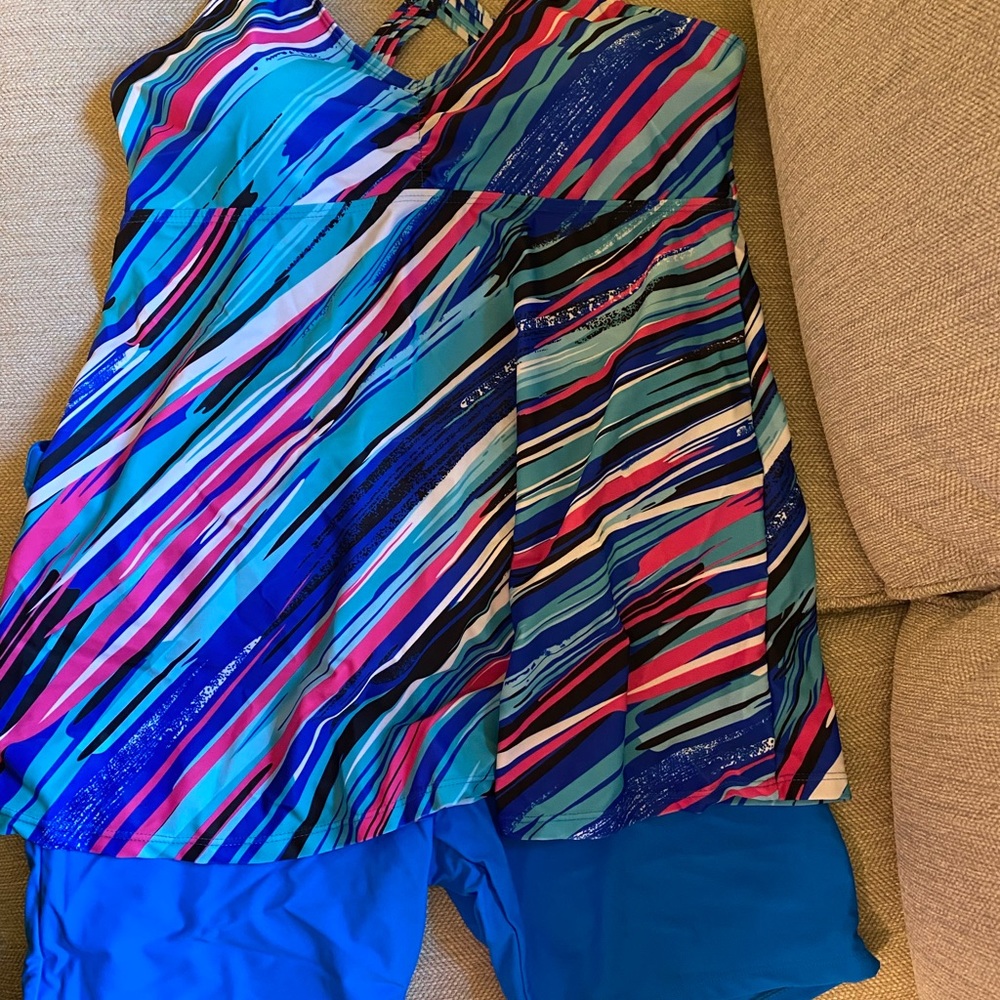 NEVER WORN Shorts Tankini… MUST LOOK AT PICTURES!